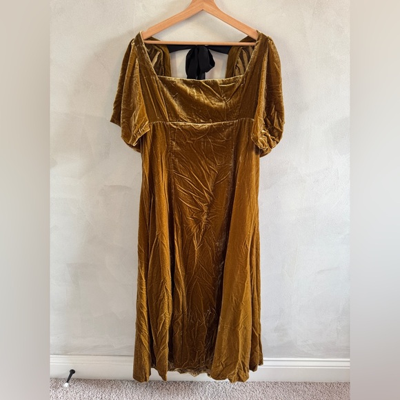 Anthropologie Dresses & Skirts - Anthropologie - Luxurious Velvet Maxi Dress in Gold - Size XL (NWT)